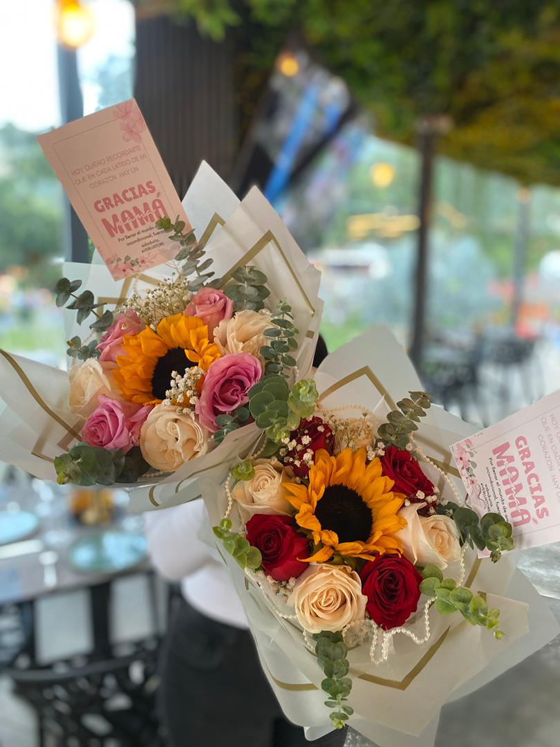 bouquet de girasol rosas y papel perlado bouquet de girasol rosas y papel perlado