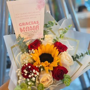 bouquet de girasol rosas y papel perlado